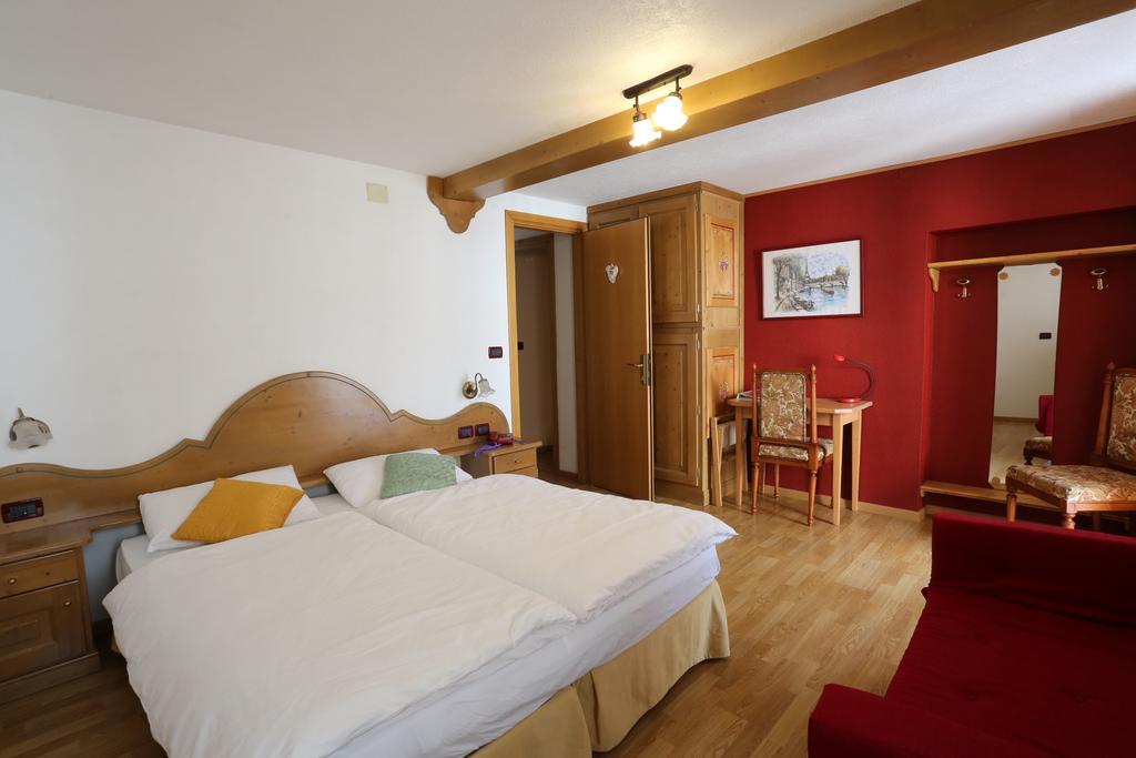 Albergo Centrale Forni di Sopra Rom bilde