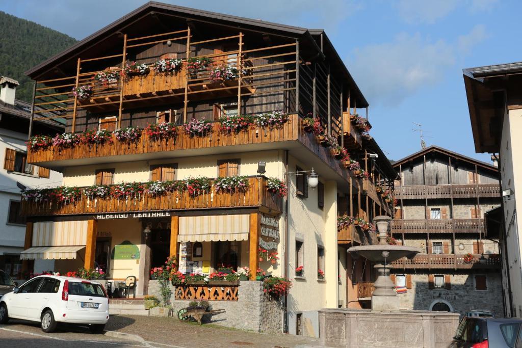 Albergo Centrale Forni di Sopra Eksteriør bilde